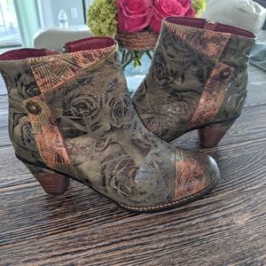 L’Artiste Zip up ankle boot